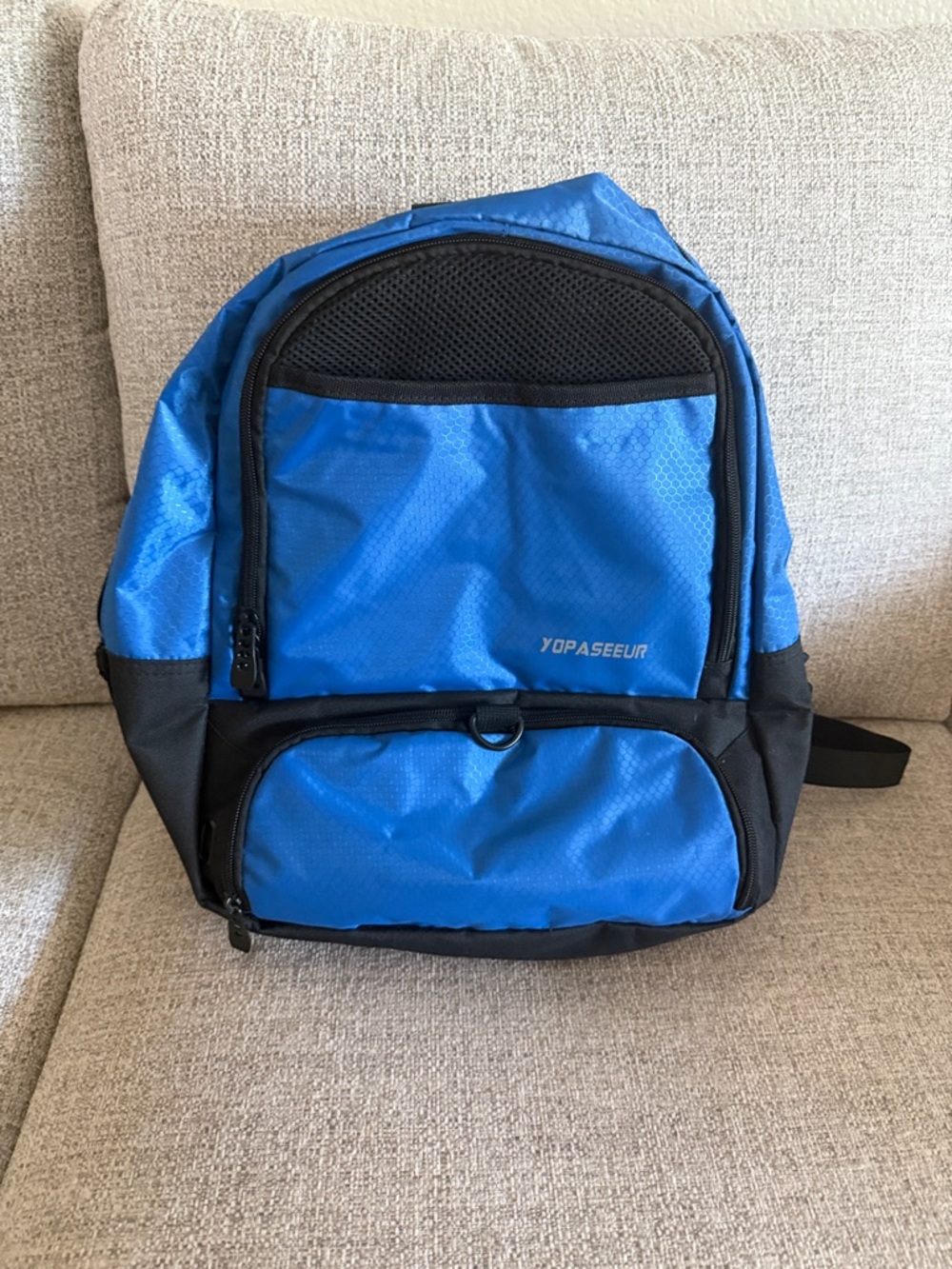 Blue YOPASEEUR Soccer Backpack with cleat & ball pockets